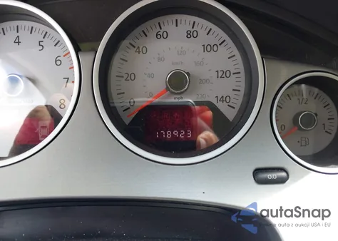 2010 Volkswagen Routan Sel Premium z USA, uszkodzony, nr VIN 2V4RW6DX7AR268346